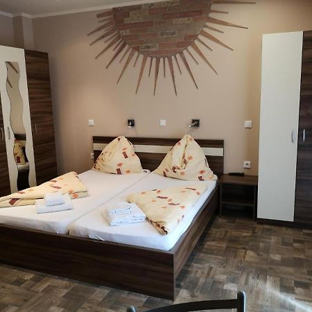 Borostyan Panzio Balatonfuered Bed & Breakfast Ngoại thất bức ảnh