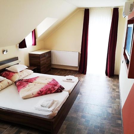 Borostyan Panzio Balatonfuered Bed & Breakfast Ngoại thất bức ảnh