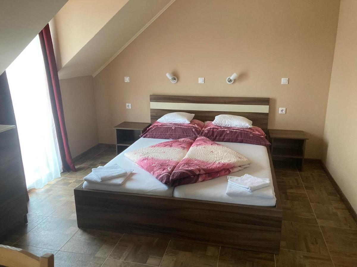 Borostyan Panzio Balatonfuered Bed & Breakfast Ngoại thất bức ảnh