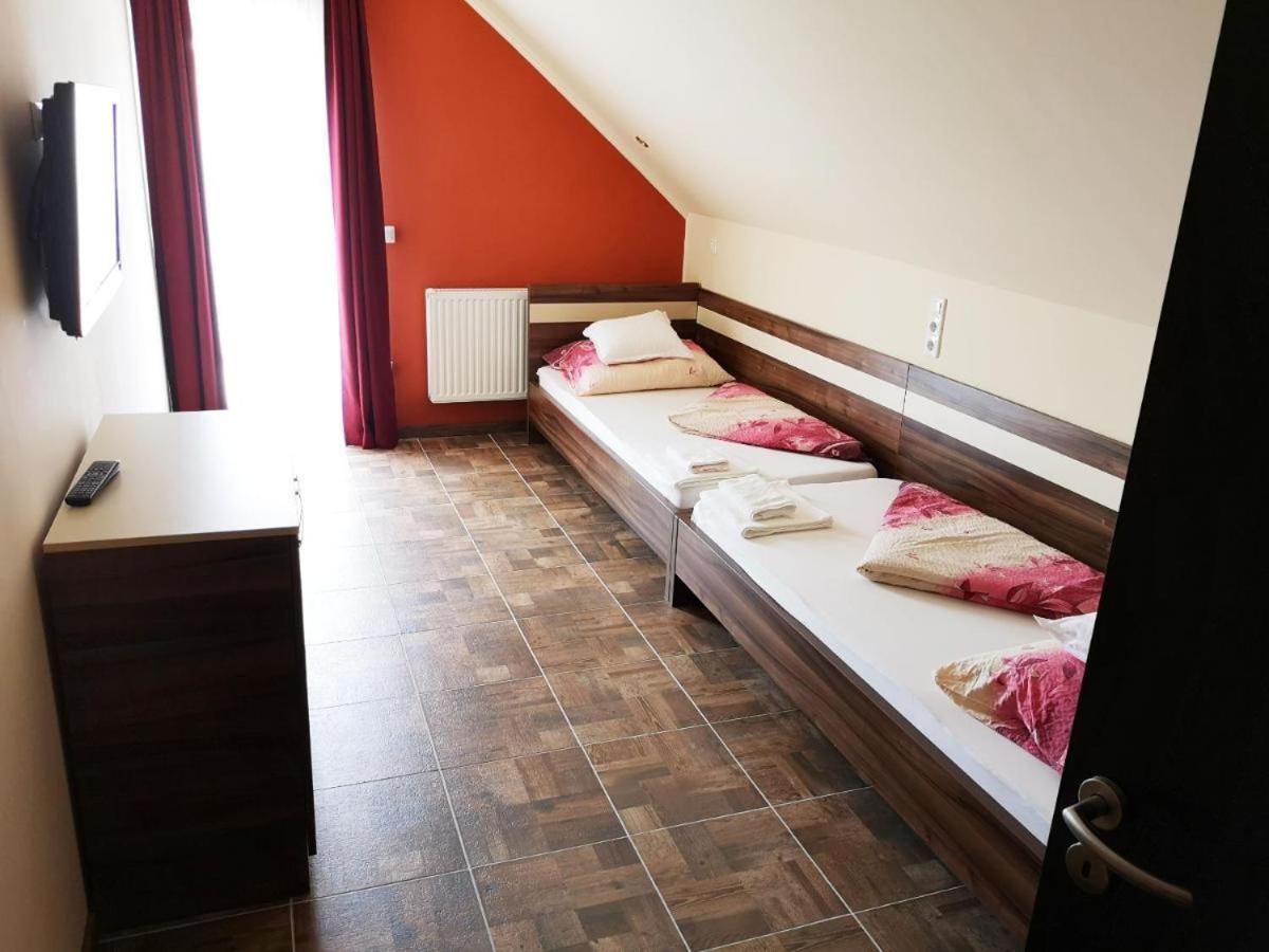 Borostyan Panzio Balatonfuered Bed & Breakfast Ngoại thất bức ảnh