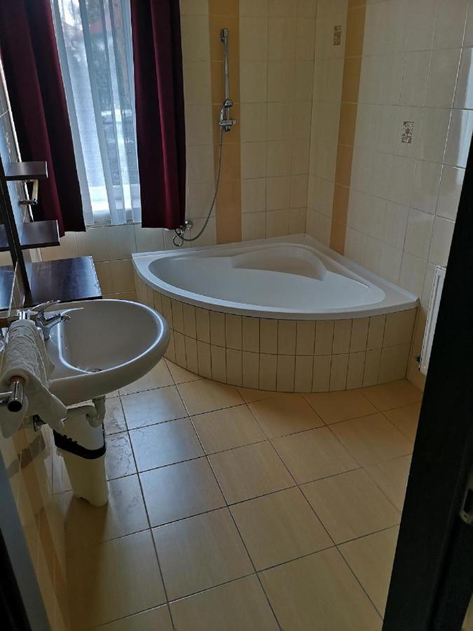 Borostyan Panzio Balatonfuered Bed & Breakfast Ngoại thất bức ảnh