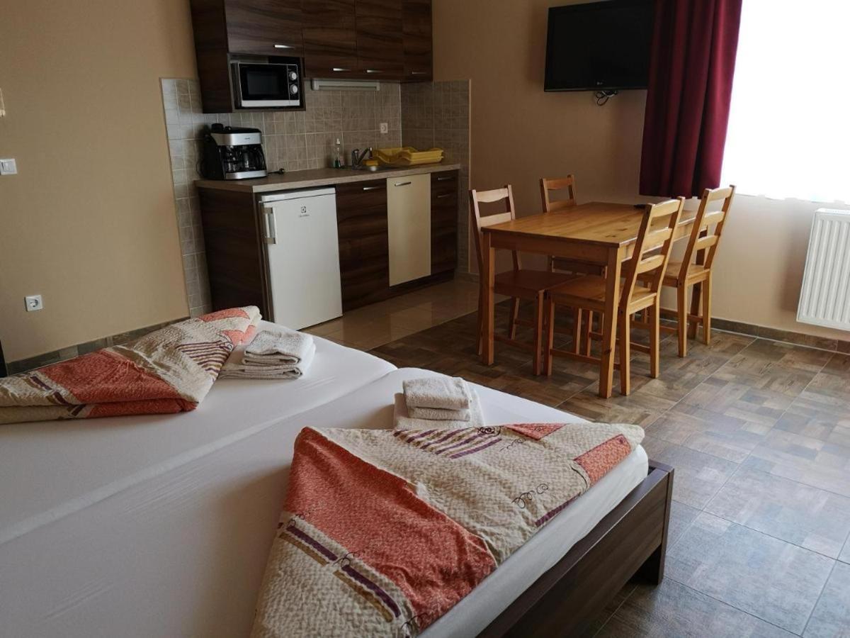 Borostyan Panzio Balatonfuered Bed & Breakfast Ngoại thất bức ảnh