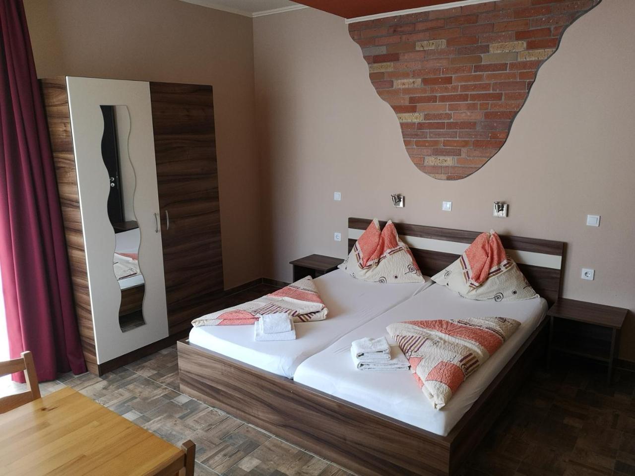 Borostyan Panzio Balatonfuered Bed & Breakfast Ngoại thất bức ảnh