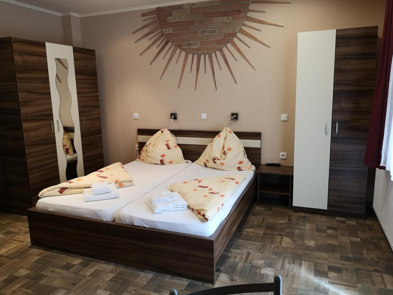 Borostyan Panzio Balatonfuered Bed & Breakfast Ngoại thất bức ảnh